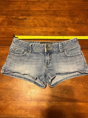 Hollister 5 embroidered Women’s Light Blue Denim Shorts - Casual Low-Rise Cut